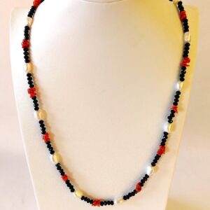 Collana corallo, onice nero, perle coltivate fiume