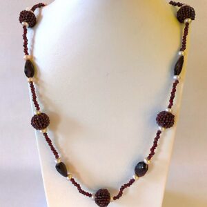 Collana granati e perle coltivate fiume