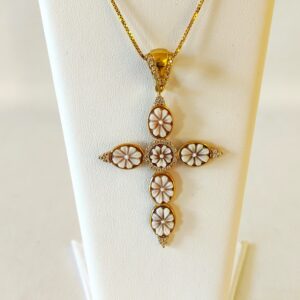 Croce cammei su conchiglia